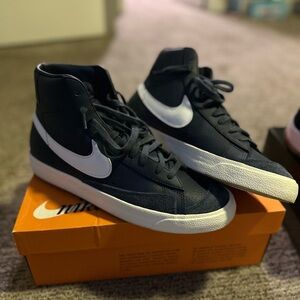 Blazers mid ‘77 blue. Worn once. Clean